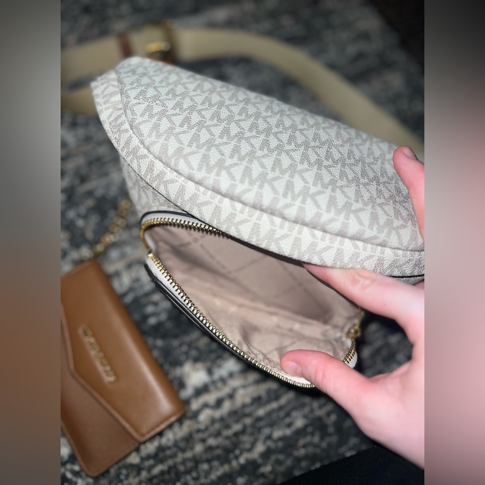 Michael Kors belt bag - Picture 4 of 5